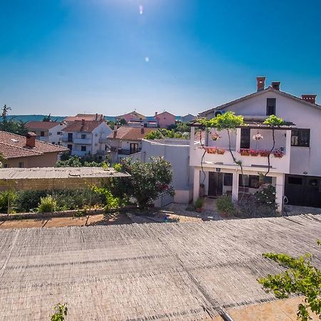 Apartments Rose Крк Екстер'єр фото