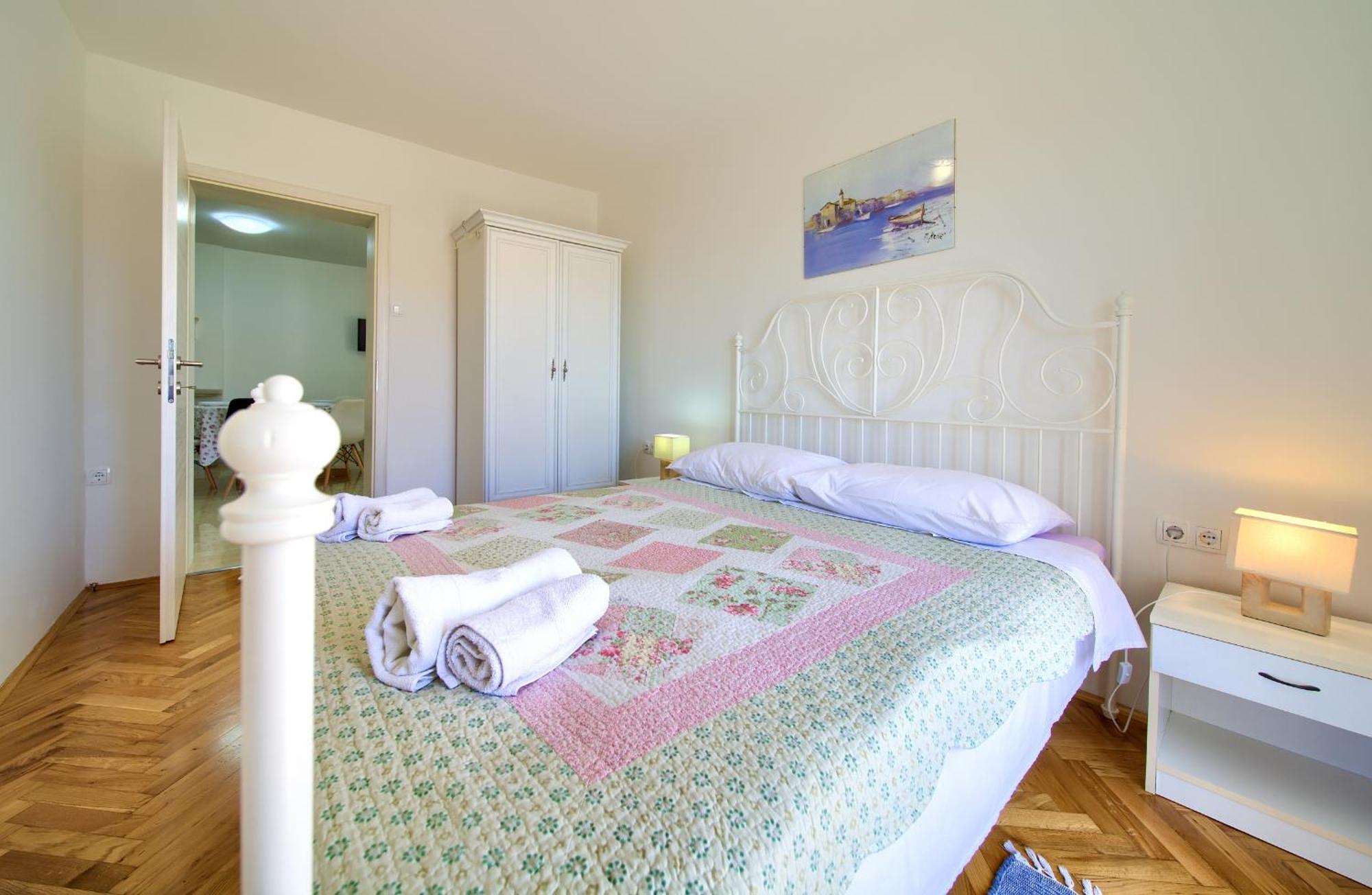 Apartments Rose Крк Екстер'єр фото