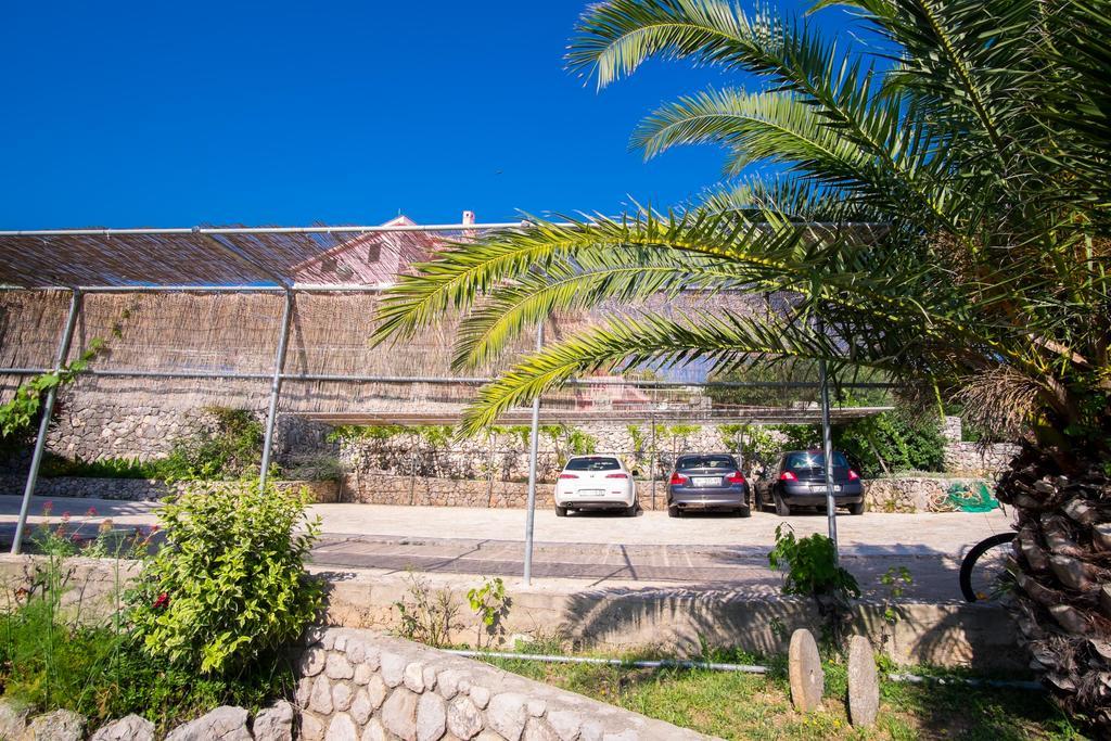 Apartments Rose Крк Екстер'єр фото