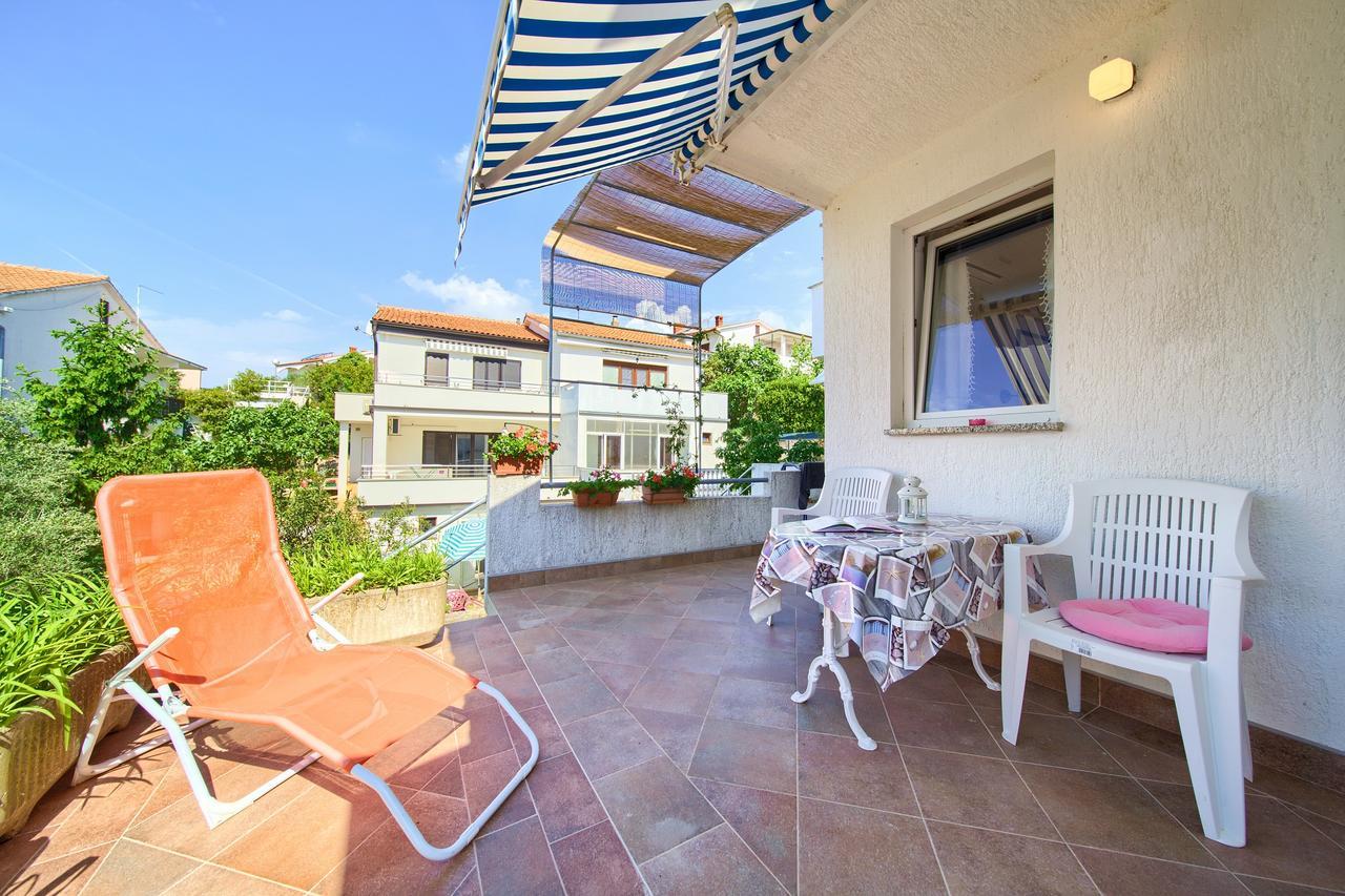Apartments Rose Крк Екстер'єр фото